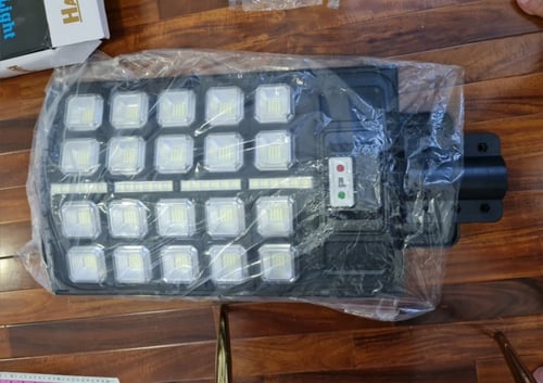 كشاف يعمل بالطاقة الشمسية 300 واط اضاءة قوية و ممي...