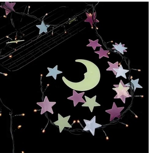 ملصقات الحائط بتصميم النجوم الزرقاء المضيئة في الظ...