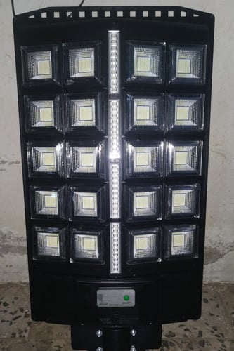 كشاف يعمل بالطاقة الشمسية 300 واط اضاءة قوية و ممي...