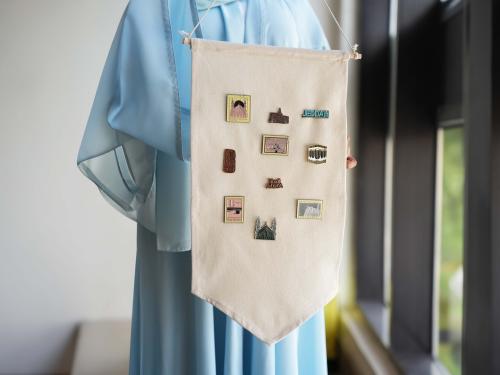 حامل بروشات - كبير