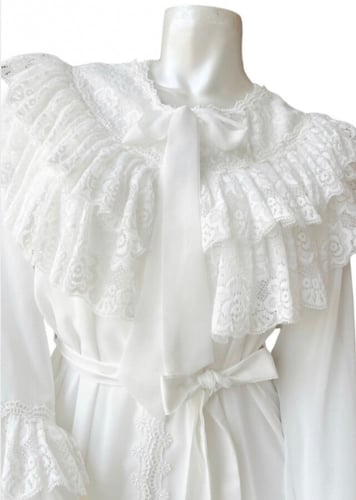 روب استقبال قطعتين من طبقات الدانتيل الفاخره