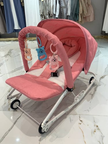 كرسي هزاز قماشي للرضع مع العاب معلقة وعجلات دوارة