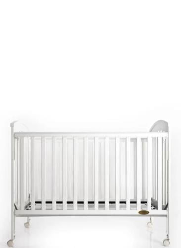 سرير خشب صنوبري