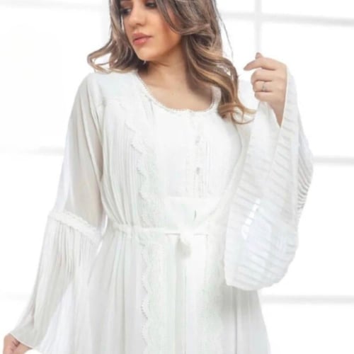 روب استقبال بأكمام كسرات مميزه تعطي مظهراً اكثر جا...