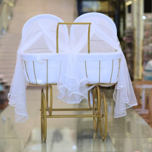 سرير بعجلات وناموسية ومخاد توام