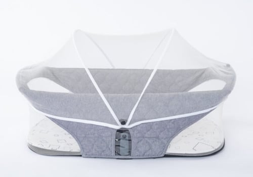 سرير أطفال وشنطة محمول من إلفي بيبي