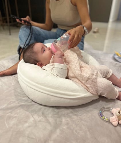 مخدة رضاعة (2 في1) للرضاعة + بطانية --لون بيج