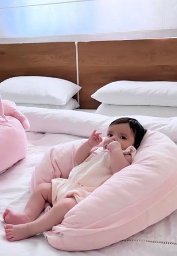 مخدة رضاعة (2 في1) للرضاعة + بطانية- زهري