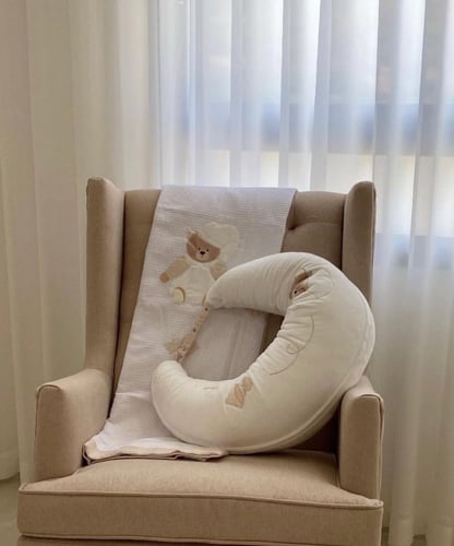 مخدة رضاعة (2 في1) للرضاعة + بطانية --لون بيج