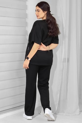 ترنج نسائي كاجوال مزين بطبعات متكررة على التيشرت و...