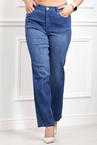 بنطال جينز خصر متوسط بقصة واسعة من الأسفل