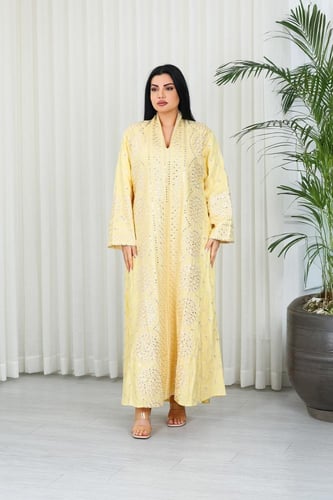 جلابية قماش بطول يصل للكاحل بأكمام بنهايات واسعة و...