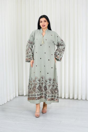 جلابية قماش بطول يصل للكاحل وياقة صغيرة مفتوحة على...