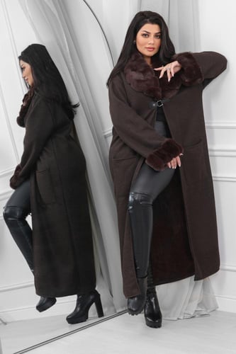 فروة شتوية طويلة مبطنة بالفرو من الداخل مزودة بفرو...