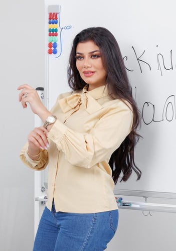 قميص نسائي طويل الأكمام مع ربطة عنق
