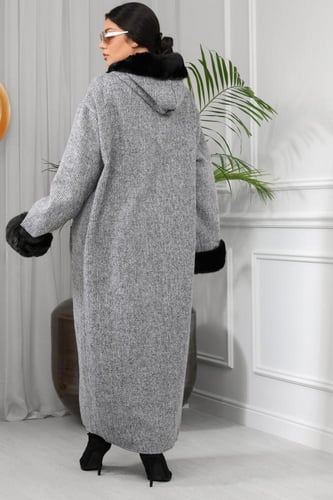 فروة شتوية طويلة مطرزة على الأطراف مزودة بجيب وفرو...