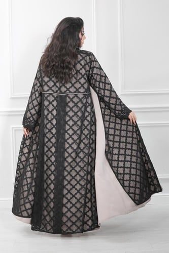 عباية قماش كريب ناعم ملون طبقتين دانتيل نص كلوش