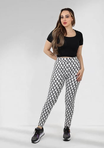 بنطال قطني سكيني بخصر مطاطي ومزين بنقشة بشكل حرف B