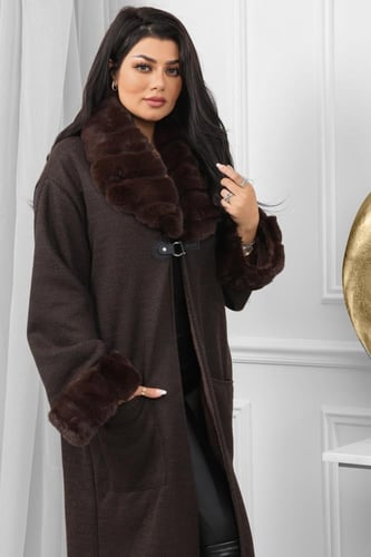 فروة شتوية طويلة مبطنة بالفرو من الداخل مزودة بفرو...