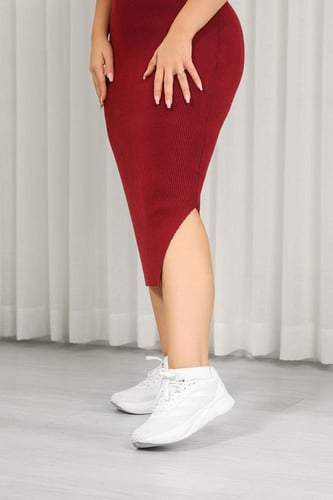 فستان شتوي بطول لأسفل الركبة و بأكمام متوسطة الطول...