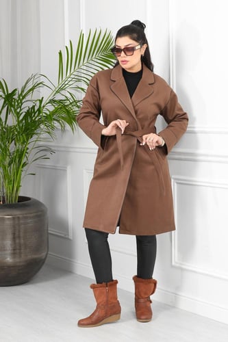 جاكيت شتوي رسمي طويل يصل للركبة بياقة مطوية وحواف...