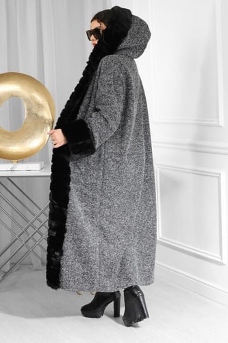 فروة شتوية بقبعة وفرو من الأمام والأكمام