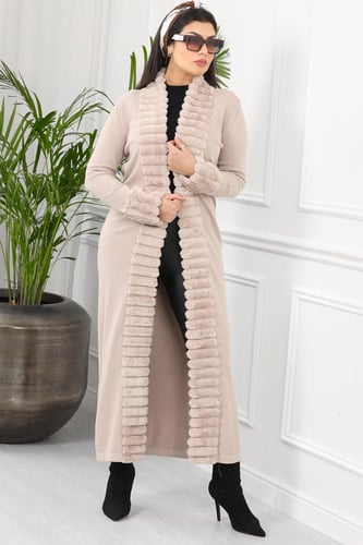 فروة شتوية طويلة بفتحة جانبية مزودة بفرو على الأكم...