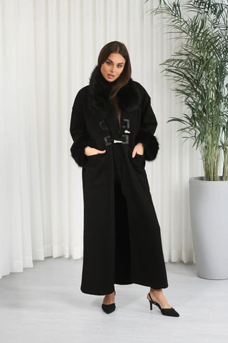 فروة شتوية طويلة مزودة بياقة وأطراف أكمام فرو بأزر...