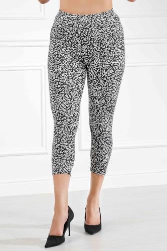 بنطال قطني سكيني بخصر مطاطي وطول لمنتصف الساق مزين...