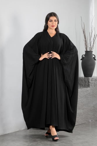 عباية بشت مخيط بشكل خطوط ناعمة وانيقة