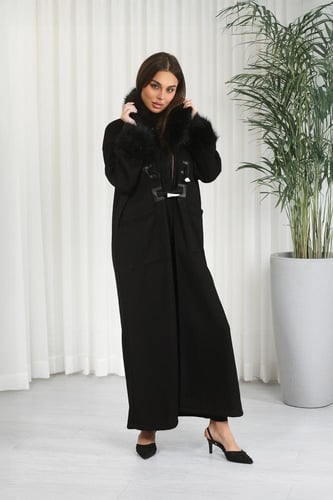 فروة شتوية طويلة مزودة بياقة وأطراف أكمام فرو بأزر...