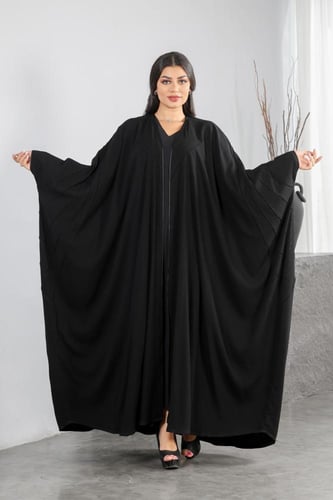 عباية بشت مخيط بشكل خطوط ناعمة وانيقة