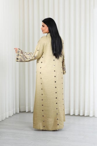 جلابية قماش بطول يصل للكاحل وياقة صغيرة مفتوحة على...