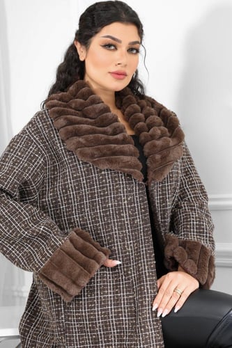 فروة شتوية طويلة مطرزة مزودة بجيب مثلثية وفرو على...