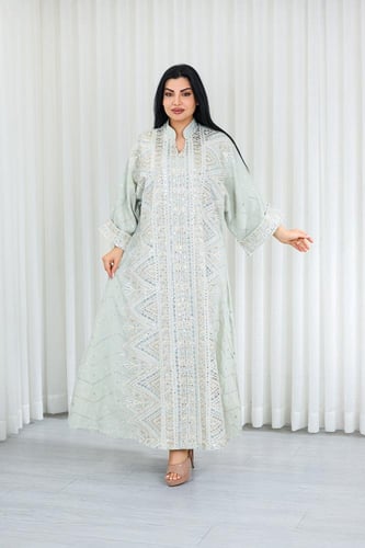 جلابية قماش بطول يصل للكاحل بأكمام واسعة متوسطة ال...