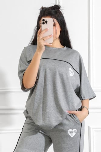 ترنج نسائي كاجوال بأكمام متوسطة الطول مزين بخط أبي...