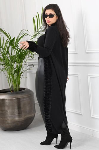 فروة شتوية طويلة بفتحة جانبية مزودة بفرو على الأكم...