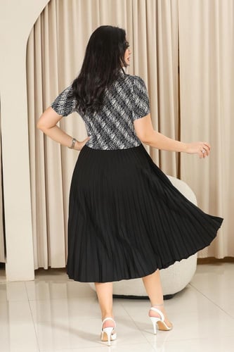 فستان كلاسيكي مكسر نصف كم بلونين