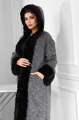فروة شتوية بقبعة وفرو من الأمام والأكمام