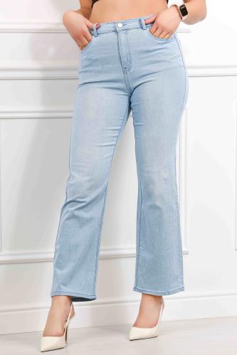 بنطال جينز خصر متوسط بقصة واسعة من الأسفل