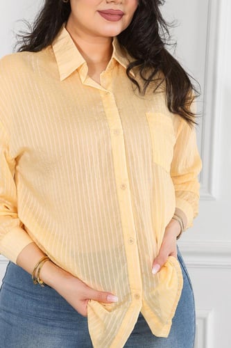 قميص نسائي شفاف بأكمام طويلة وجيبه أعلى الصدر