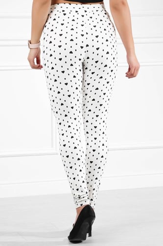 بنطال قطني سكيني بخصر مطاطي مزين بنقشة القلوب على...