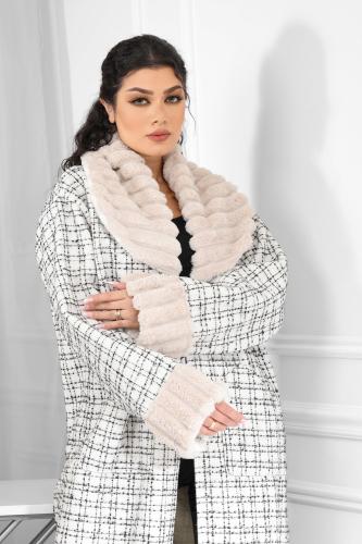 فروة شتوية طويلة مطرزة مزودة بجيب مثلثية وفرو على...