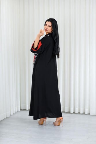 جلابية قماش بطول يصل للكاحل وياقة صغيرة مفتوحة على...