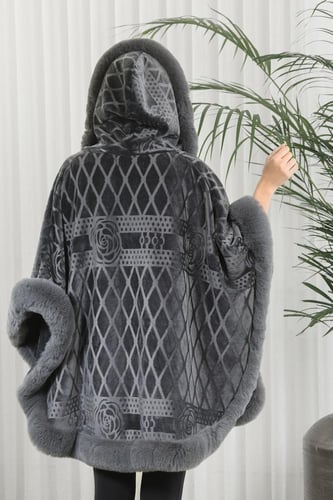 شال شتوي فرو مزخرف بشكل هندسي مع قبعة