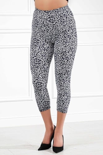 بنطال قطني سكيني بخصر مطاطي وطول لمنتصف الساق مزين...