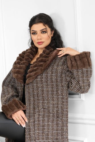 فروة شتوية طويلة مطرزة مزودة بجيب مثلثية وفرو على...