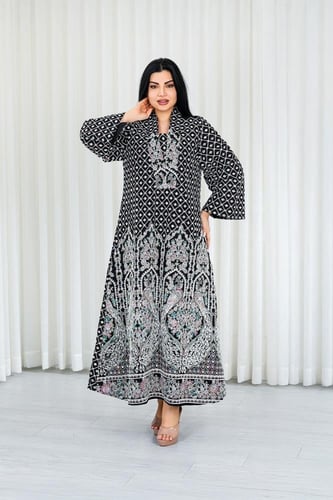 جلابية قماش بطول يصل للكاحل بياقة V وتطريز طاووس م...