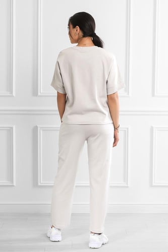 ترنج نسائي كاجوال مزين بكتابة BEST ملونة على الصدر