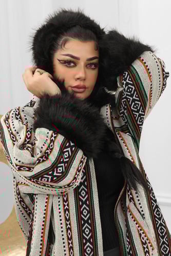 فروة شتوية طويلة مبطنة بالفرو من الداخل مطرزة سدو...